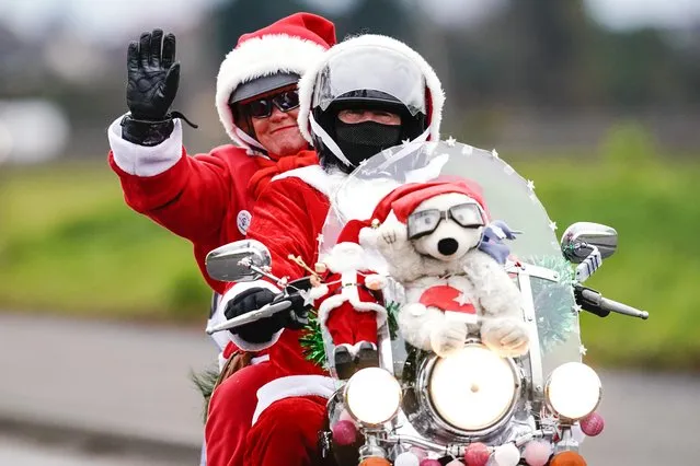 Motorcyclists dressed as Father Christmas take part in a fundraising tour for a children’s hospice in southern Rhineland-Palatinate, Germany on Tuesday, December 6, 2022. (Photo by Uwe Anspach/Avalon)