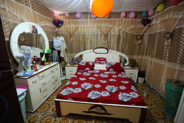The bedroom of newly married Somali couple Mohamed Noor and Huda Omar is seen in Mogadishu's  Rajo camp, Somalia August 26, 2016. (Photo by Feisal Omar/Reuters)
