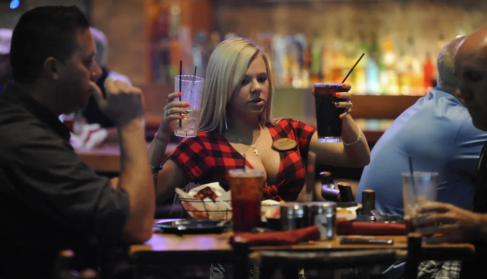 Twin Peaks Serves Up Sex Appeal