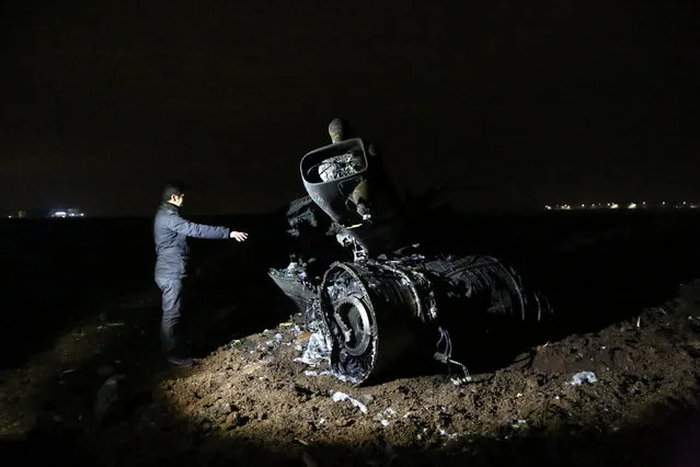 A television reporter points at the wreckage of a Turkish Air Force F-16 fighter jet after it crashed in an empty field in the southeastern city of Diyarbakir, Turkey, December 12, 2016. (Photo by Sertac Kayar/Reuters)