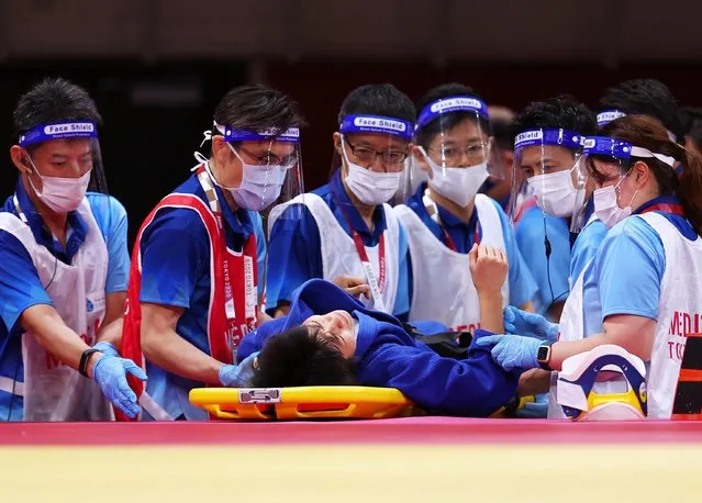 China's Li Liqing is seen injured in the women 48kg quarterfinals during the Tokyo 2020 Paralympic Games at the Nippon Budokan in Tokyo on August 27, 2021. (Photo by Thomas Peter/Reuters)