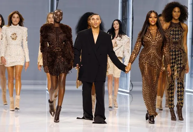 Designer Olivier Rousteing appears with Carla Bruni, Naomi Campbell and models presenting his creations at the end of his Spring/Summer 2022 women's ready-to-wear collection show for fashion house Balmain during Paris Fashion Week in Paris, France, September 29, 2021. (Photo by Stephane Mahe/Reuters)