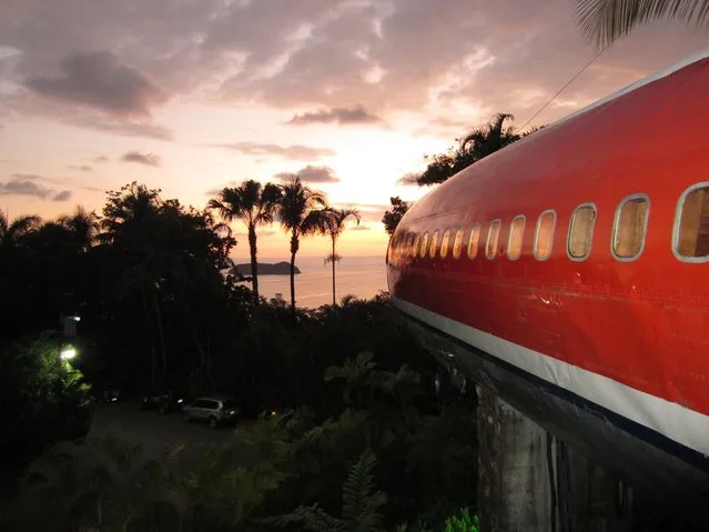 Boeing 727 Airplane Converted In Hotel - Costa Rica