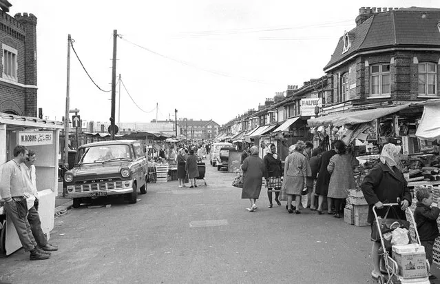 Queen's Road Market in the London borough of Newham, circa 1970. (Photo by Steve Lewis/Getty Images)