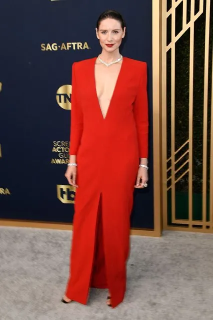 Irish actress Caitriona Balfe arrives for the 28th Annual Screen Actors Guild (SAG) Awards at the Barker Hangar in Santa Monica, California, on February 27, 2022. (Photo by Patrick T. Fallon/AFP Photo)