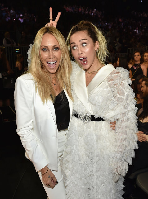 Tish Cyrus (L) and singer Miley Cyrus attend the 2017 Billboard Music Awards at T-Mobile Arena on May 21, 2017 in Las Vegas, Nevada. (Photo by John Shearer/BBMA2017/Getty Images for dcp)