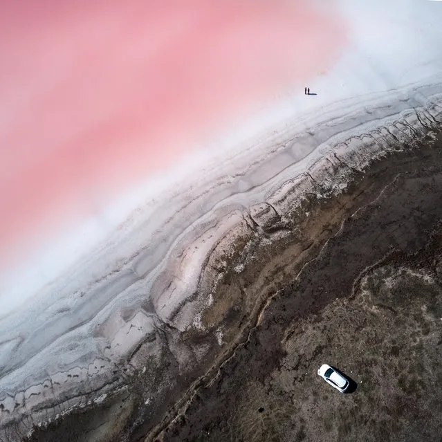 Yevhen Samuchenko, “At The Pink Planet – 1 Car And 2 People”, 2019, Ukraine. Category: Place. Yevhen Samuchenko says: “The first time you see the pink salt lakes of the Kherson region in Ukraine it feels as though you are looking at another planet. During the summer months, microscopic algae causes the water to turn pink and red”. (Photo by Yevhen Samuchenko/Earth Photo 2022)
