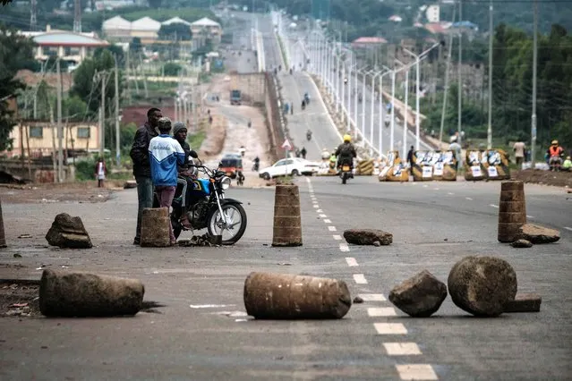 Stones on a road remain as barricades set by supporters of Azimio la Umoja (One Kenya Coalition) presidential candidate Raila Odinga protested the results in Kisumu on August 16, 2022. Kenyans were on August 16, 2022 braced for a potential period of uncertainty after William Ruto was proclaimed winner of the hard-fought presidential election but his opponents cried foul All eyes were on defeated rival Raila Odinga, who failed at his fifth stab at the presidency but has yet to make any public comments about the outcome of the August 9 election. (Photo by Yasuyoshi Chiba/AFP Photo)