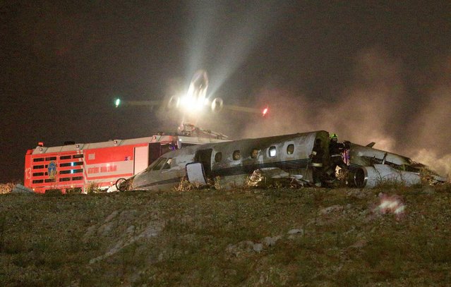 Firefighters extinguish a private jet that skidded off and crashed on the runway at the Ataturk International Airport in Istanbul, Turkey on September 21, 2017. (Photo by Sinan Gul/Anadolu Agency/Getty Images)