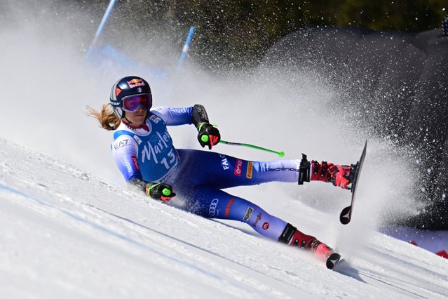 Italy's Sofia Goggia falls during the Women's Giant Slalom event of FIS Alpine Skiing World Cup in Kronplatz, Plan de Corones, Italy, on January 21, 2025. (Photo by Tiziana Fabi/AFP Photo)