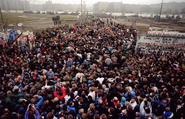 East Berliners cross and meet West Berliners at Potsdamer Platz after the Berlin Wall was torn down here making way for a new border crossing, November 12, 1989. (Photo by Reuters)