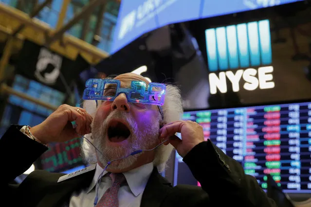 Trader Peter Tuchman reacts as the final day of trading for the year draws to a close at the New York Stock Exchange (NYSE) in Manhattan, New York, U.S., December 29, 2017. (Photo by Andrew Kelly/Reuters)