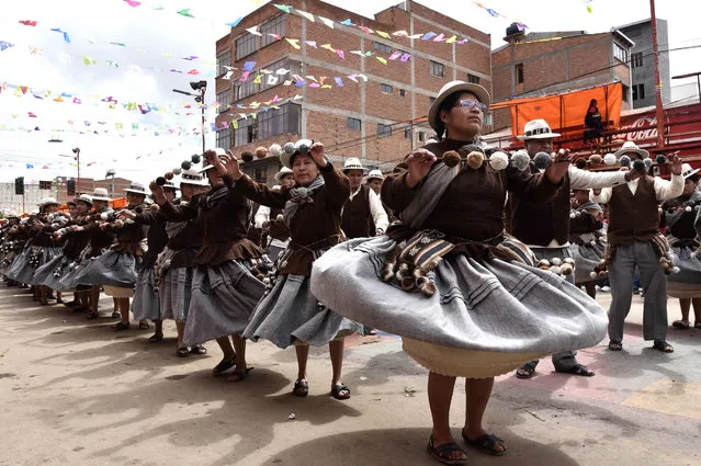 Aymara indigenous people perform traditional Andes highlands folk dances during the Anata Andino harvest festival, ahead of the Oruro Carnival, in Oruro, Bolivia, on February 8, 2018. During the harvest festival, native peasant farmers from different Bolivian highlands communities dance in the streets of Oruro giving thanks to Pachamama (mother earth) for the abundant crops. (Photo by Aizar Raldes/AFP Photo)