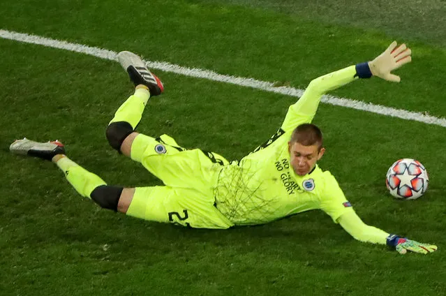 Club Brugge's goalkeeper Ethan Horvath concedes a goal in a UEFA Champions League Group F football match between Zenit St Petersburg and Club Brugge at Gazprom Arena (also known as Saint-Petersburg Stadium) in St Petersburg, Russia on October 20, 2020. (Photo by Alexander Demianchuk/TASS)