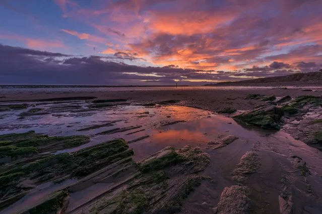 Somerset, UK. Sunrise at Doniford Bay in Watchet on August 3, 2015. (Photo by iVistaphotography/Barcroft Media)