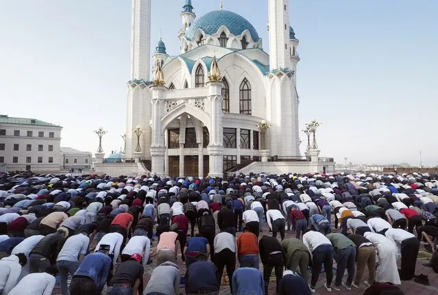 Muslims take part in Eid al Fitr prayers at the Kul Sharif Mosque in Kazan, Russia, Thursday, May 13, 2021. Millions of Muslims across the world are celebrating the Eid al Fitr holiday, which marks the end of the month-long fast of Ramadan. (Photo by Dmitri Lovetsky/AP Photo)