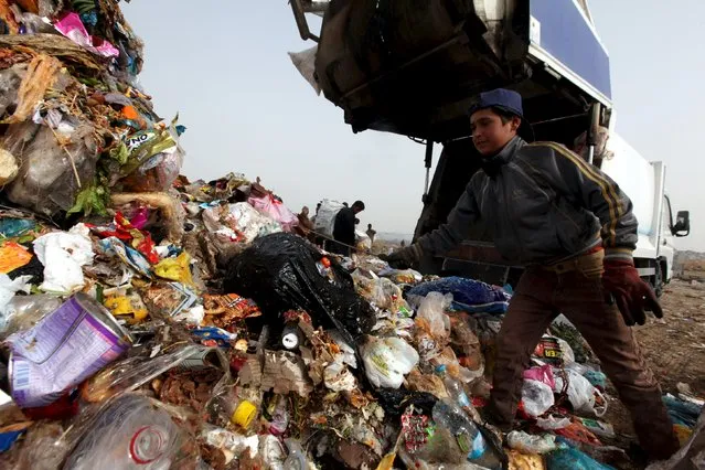 Garbage pickers collect recyclable materials at a garbage dump in Erbil, in Iraq's northern autonomous Kurdistan region, February 21, 2016. (Photo by Azad Lashkari/Reuters)