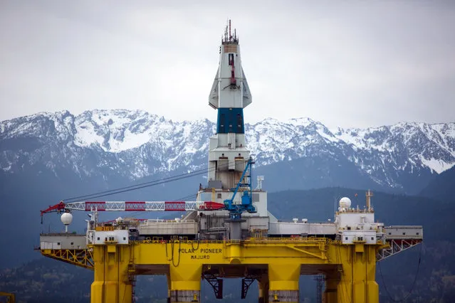An oil drilling rig arrives aboard a transport ship, following a journey across the Pacific, Friday, April 17, 2015, in view of the Olympic Mountains in Port Angeles, Wash. (Photo by Daniella Beccaria/Seattlepi.com via AP Photo)