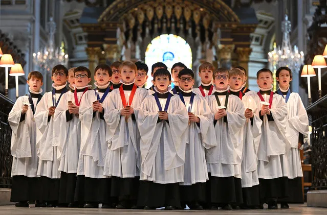 Choristers take part in a rehearsal for their upcoming Christmas performances, at St Paul's Cathedral in central London on December 20, 2023. (Photo by Justin Tallis/AFP Photo)