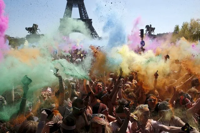 Participants take part in the Color Run near the Eiffel Tower in Paris April 19, 2015. (Photo by Benoit Tessier/Reuters)