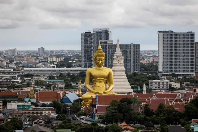 A 69-meter-tall giant Buddha statue stands at the Wat Paknam Phasi Charoen temple on the outskirts of Bangkok on October 12, 2021. (Photo by Jack Taylor/AFP Photo)