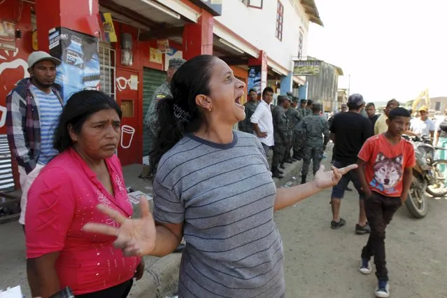 People react while complaining about the lack of help in Jama after the earthquake which struck off Ecuador's Pacific coast, April 19, 2016. (Photo by Guillermo Granja/Reuters)