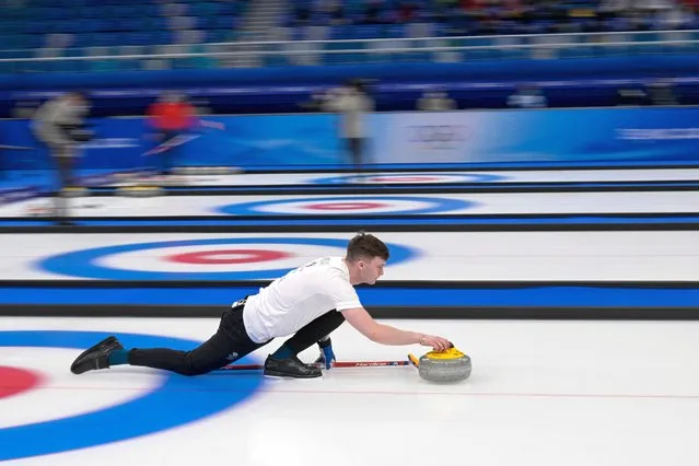 Britain's Bruce Mouat competes during the mixed doubles round robin session 1 game of the Beijing 2022 Winter Olympic Games curling competition between Sweden and Britain, at the National Aquatics Centre in Beijing on February 2, 2022. (Photo by Sebastien Bozon/AFP Photo)