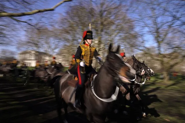 The King's Troop Royal Horse Artillery arrive at Green Park for fire gun salutes to mark the 70th anniversary of the accession to the throne of Britain's Queen Elizabeth, London, Monday, February 7, 2022. Queen Elizabeth II acceded to the throne on the death of her father King George VI on Feb. 6, 1952. (Photo by Alberto Pezzali/AP Photo)