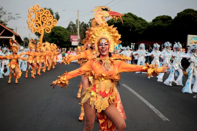 Revellers perform during an annual carnival called “Alegria por la Vida” (Joy for life) in Managua, Nicaragua May 7, 2016. (Photo by Oswaldo Rivas/Reuters)