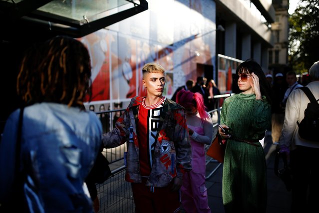 Fashion fans outside of a venue at London Fashion Week in London, Britain, September 17, 2019. (Photo by Henry Nicholls/Reuters)