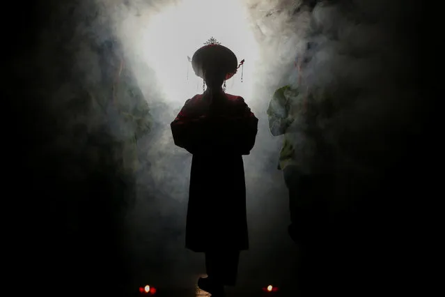 Medium An Chinh walks through smoke during a Hau Dong performance at the Viet Theatre in Hanoi, Vietnam, March 9, 2017. (Photo by Reuters/Kham)