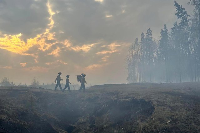 Firefighters return to retrieve more gear while tackling the Deep Creek Wildfire Complex near Entwistle, Alberta, Canada on May 15, 2023. (Photo by Alberta Wildfire via Reuters)