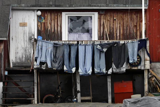 Clothes hang out to dry in the town of Ilulissat in western Greenland. (Photo by Bob Strong/Reuters)
