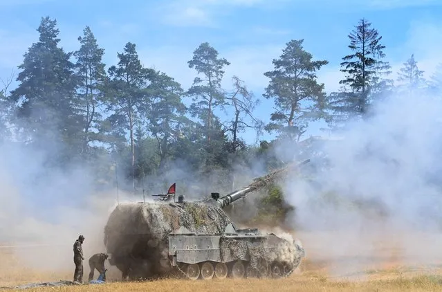 The self-propelled howitzer 2000 tank (Panzerhaubitze 2000 or PzH 2000) of the German army (Bundeswehr) fires during exercise at the “Dynamic Front 22”, the US Army led NATO and Partner integrated annual artillery exercise in Europe, in Grafenwoehr, near Eschenbach, southern Germany, on July 20, 2022. The “Dynamic Front 22” exercise, led by 56th Artillery Command, is the premier US led NATO and Partner integrated artillery exercise in Europe and includes more than 3000 participants from 19 nations. Allied artillery and supporting units practice integrating joint fires and test interoperability in a multi-national enviroment until 24 July, 2022. (Photo by Christof Stache/AFP Photo)