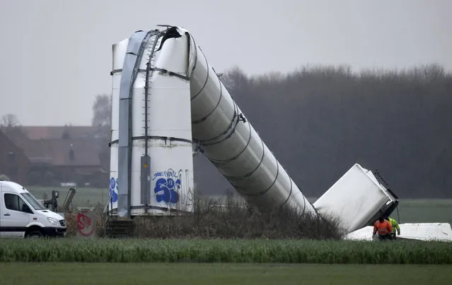 A wind power facility lies on a field after it collapsed during storm “Burglind” in Volksdorf near Hannover, Germany, Wednesday, January 3 2018. After parts of the rotor had broken, the tower of the roughly 70 meter tall wind wheel collapsed. Nobody was injured in the accident. (Photo by Holger Hollemann/DPA via AP Photo)