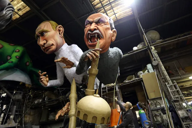 Welders (Bottom) assemble floats supporting giant figures depicting Russia' s (L) and Turkey' s presidents, during preparations of floats for the upcoming 2018 Nice Carnival, on January 30, 2018 in Nice, southeastern France. The 134 th carnival runs through February 17 – March 3, 2018 and celebrates this year the “King of Space”. (Photo by Valery Hache/AFP Photo)
