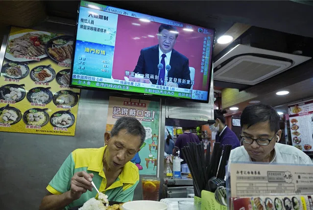 A TV screens is broadcasting Chinese President Xi Jinping during an event to commemorate the 40th anniversary of the establishment of the Shenzhen Special Economic Zone in Shenzhen in southern China's Guangdogn Province at a restaurant in Hong Kong, Wednesday, October 14, 2020. Xi promised Wednesday new steps to back development of China's biggest tech center, Shenzhen, amid a feud with Washington that has disrupted access to U.S. technology and is fueling ambitions to create Chinese providers. (Photo by Vincent Yu/AP Photo)