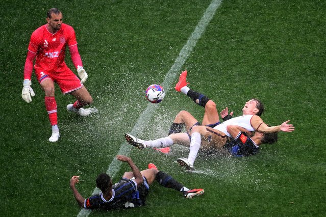 Benjamin Gibson of Newcastle Jets is brought down by Callan Elliot of Auckland FC during the round six A-League Men match between Auckland FC and Newcastle Jets at Go Media Stadium, on November 30, 2025, in Auckland, New Zealand. (Photo by Hannah Peters/Getty Images)
