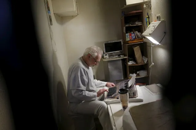 Charles Edwards Case, who is on death row for murder, types a letter to his attorney with a typewriter inside his cell on the East Block for condemned prisoners during a media tour of California's Death Row at San Quentin State Prison in San Quentin, California December 29, 2015. (Photo by Stephen Lam/Reuters)