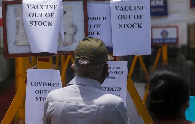 A notice informing about the shortage of COVID-19 vaccine is displayed on the gate of a vaccination centre in Mumbai, India, Tuesday, April 20, 2021. (Photo by Rafiq Maqbool/AP Photo)