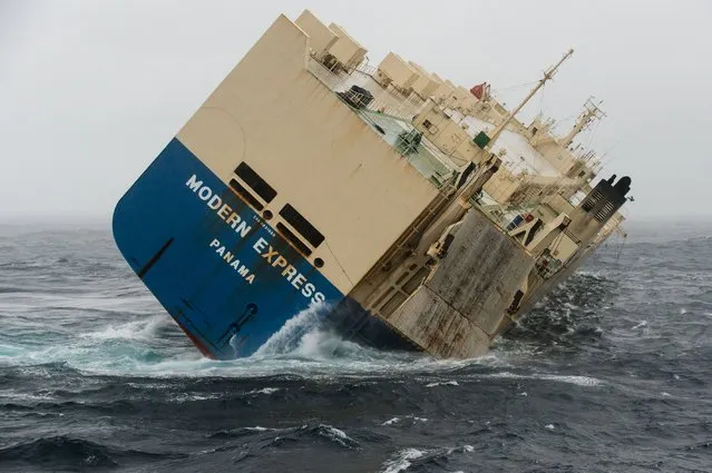 Stricken cargo ship “Modern Express” is seen in the Atlantic Ocean off France, in this January 30, 2016 picture provided by France's Marine Nationale. The distressed ship was about 100 kilometres from the resort town of Arcachon on January 31, 2016 and would hit the French shore some time between Monday evening and Tuesday evening unless a last salvage effort is successful. (Photo by Loic Bernardin/Reuters/Marine Nationale)