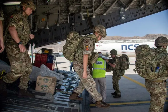 A handout picture taken and released by the British Ministry of Defence (MOD) on August 15, 2021 shows members of the British Army, from 16 Air Assault Brigade, as they disembark from an RAF Voyager aircraft after landing in Kabul, Afghanistan, to assist in evacuating British nationals and entitled persons as part of Operation PITTING. British Prime Minister Boris Johnson was on Sunday to hold further crisis talks on Afghanistan, his office said, as he recalled parliament from its summer break. (Photo by Leading Hand Ben Shread/MOD/AFP Photo)
