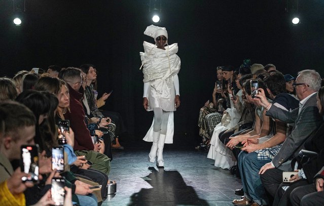 A model presents a creation for British designer Edward Crutchley during the catwalk show for his Autumn/Winter 2023 collection on the opening day of the London Fashion Week, in London, on February 17, 2023. (Photo by Niklas Halle'n/AFP Photo)