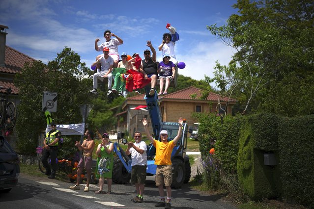 Spectators wait for the peloton to pass during the twelfth stage of the Tour de France cycling race over 203.6 kilometers (126.5 miles) with start in Aurillac and finish in Villeneuve-sur-Lot, France, Thursday, July 11, 2024. (Photo by Daniel Cole/AP Photo)