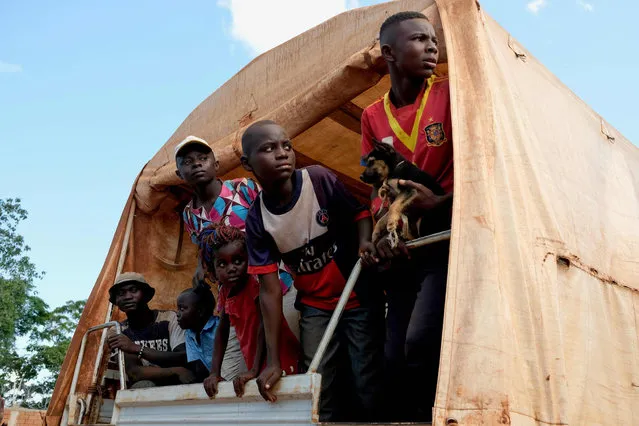 Central African refugees coming back after years in Congo-Brazzaville stand at the rear of a truck in Mongoumba, at the Congo-Brazzaville border, about 100 km south of Bangui on September 2, 2019. Since the overthrow of president Bozize's regime by the former Muslim rebel coalition, the Seleka, in 2013, nearly a quarter of the population has left the country. More than 600,000 Central African still leave in exile according to the UNHCR, AFP reports on September 3, 2019. (Photo by Camille Laffont/AFP Photo)
