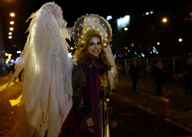 A woman wearing a costume of an angel attends the traditional Epiphany parade in Madrid, Spain, January 5, 2020. (Photo by Reuters/Stringer)