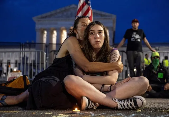 Lisa Turner,47, holds her daughter Lucy Kramer,14, during a candlelight vigil outside the United States Supreme Court in Washington, U.S., June 26, 2022. (Photo by Evelyn Hockstein/Reuters)