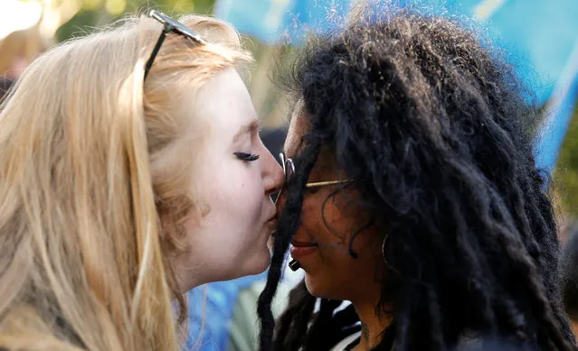 A reveller kisses another one on the nose during a gay pride parade in downtown Madrid, Spain, July 2, 2016. (Photo by Andrea Comas/Reuters)