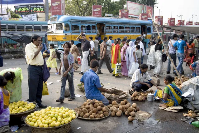 Market Activities, Calcutta Kolkata, West Bengal, India. (Photo by Education Images/UIG via Getty Images)