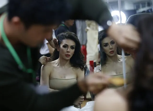 Contestant prepare backstage during the annual transgender beauty contest of Miss International Queen 2018 at Pattaya city, in Chonburi province, Thailand, 09 March 2018. (Photo by Narong Sangnak/EPA/EFE)